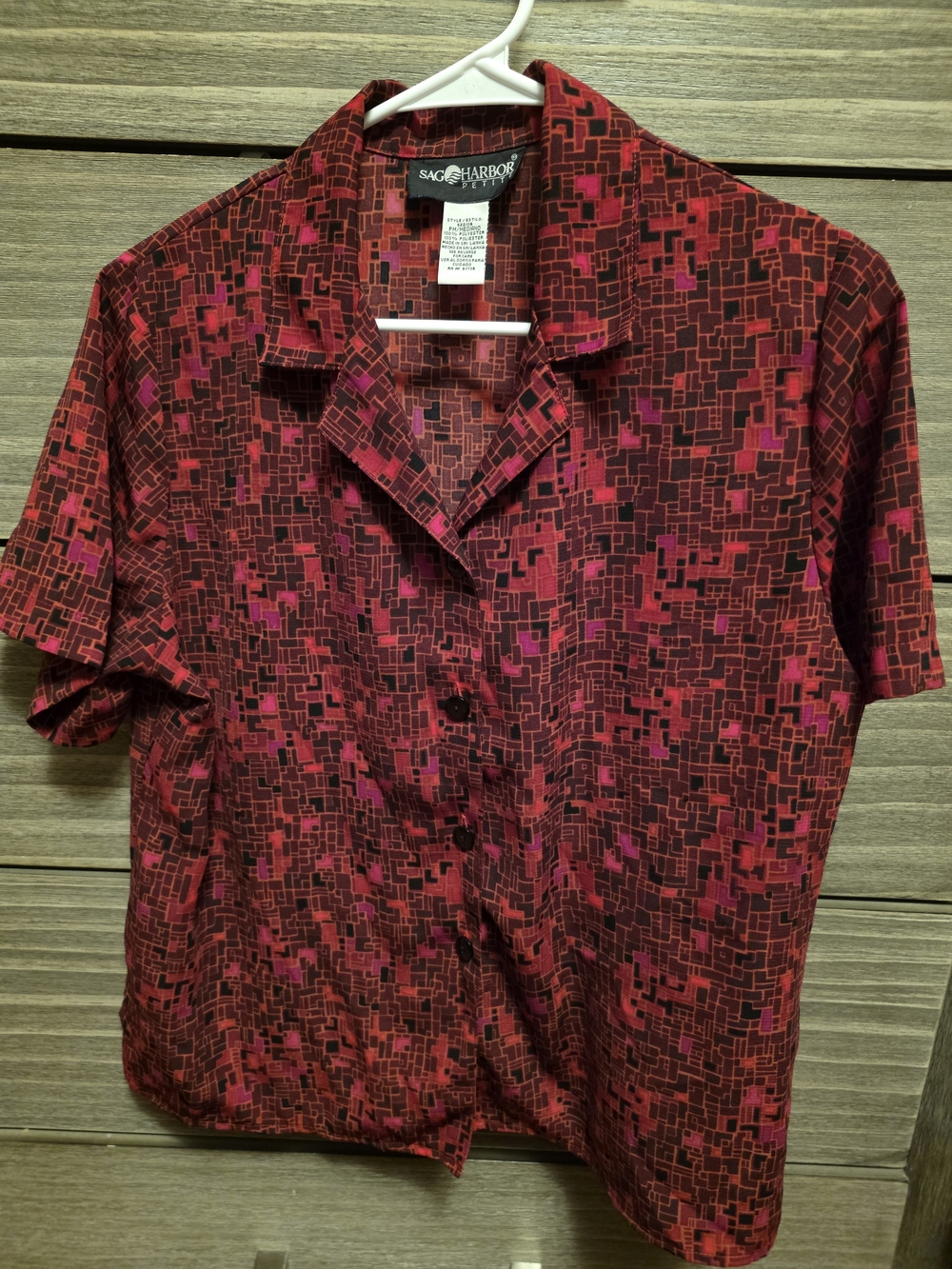 Sag Harbor Women's Red and Black Geometric Short-Sleeve Button-Down Shirt